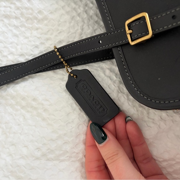 Coach Swing Zip Black Leather Shoulder Bag with Gold Hardware - Picture 4 of 11